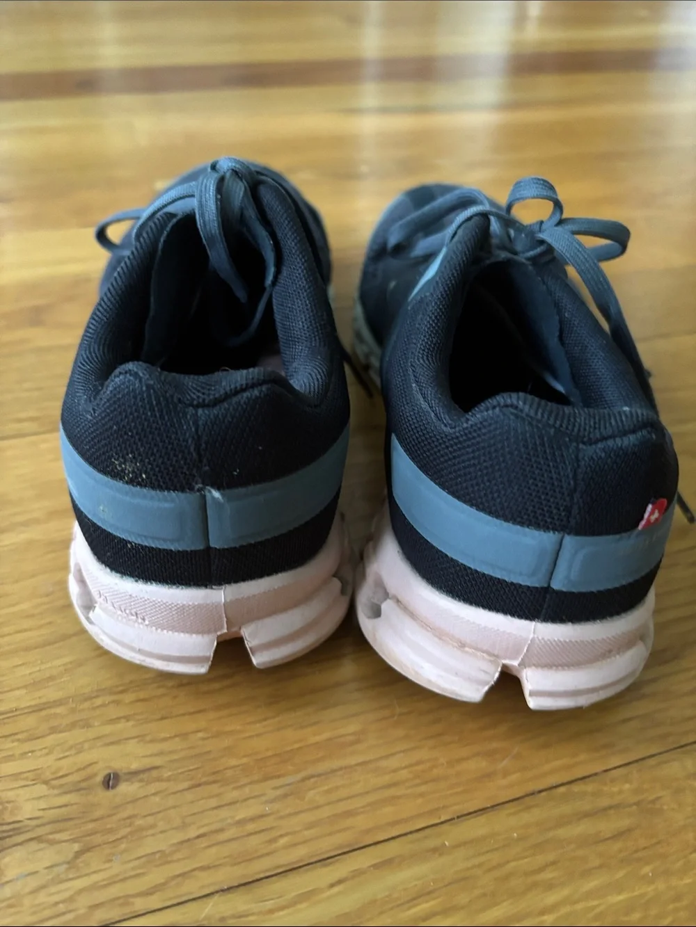 On Running breathable black